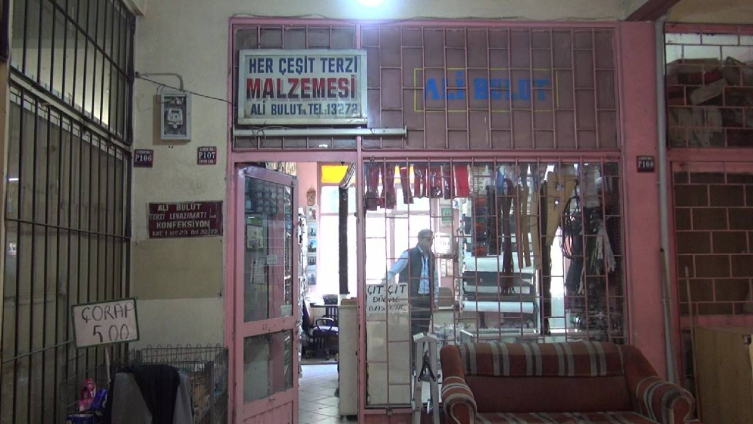 Babadan miras kalan yarım asırlık mesleği oğlu yaşatıyor